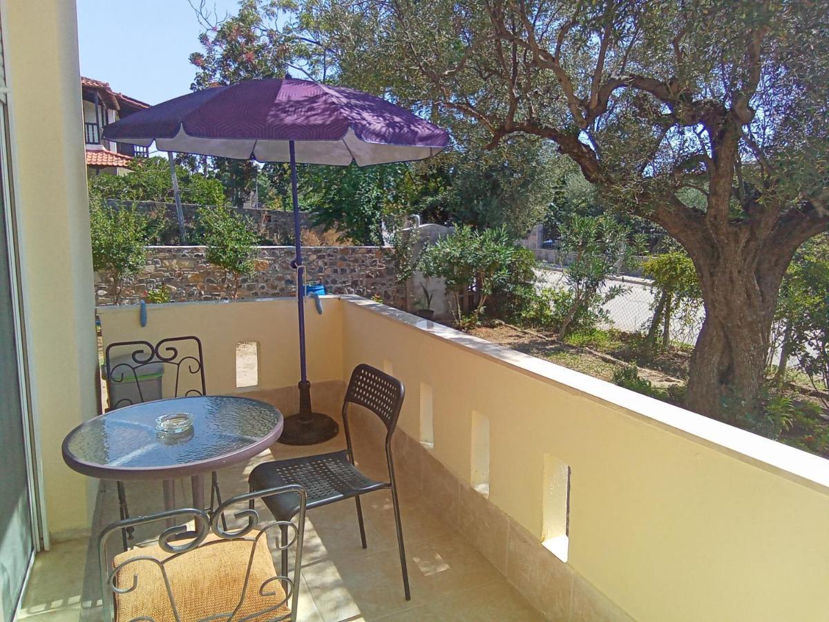 Apartamento Irina Haus Gerakini Exterior foto